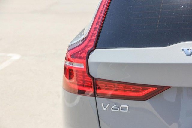 2025 Volvo V60 Cross Country Ultra - Photo 8