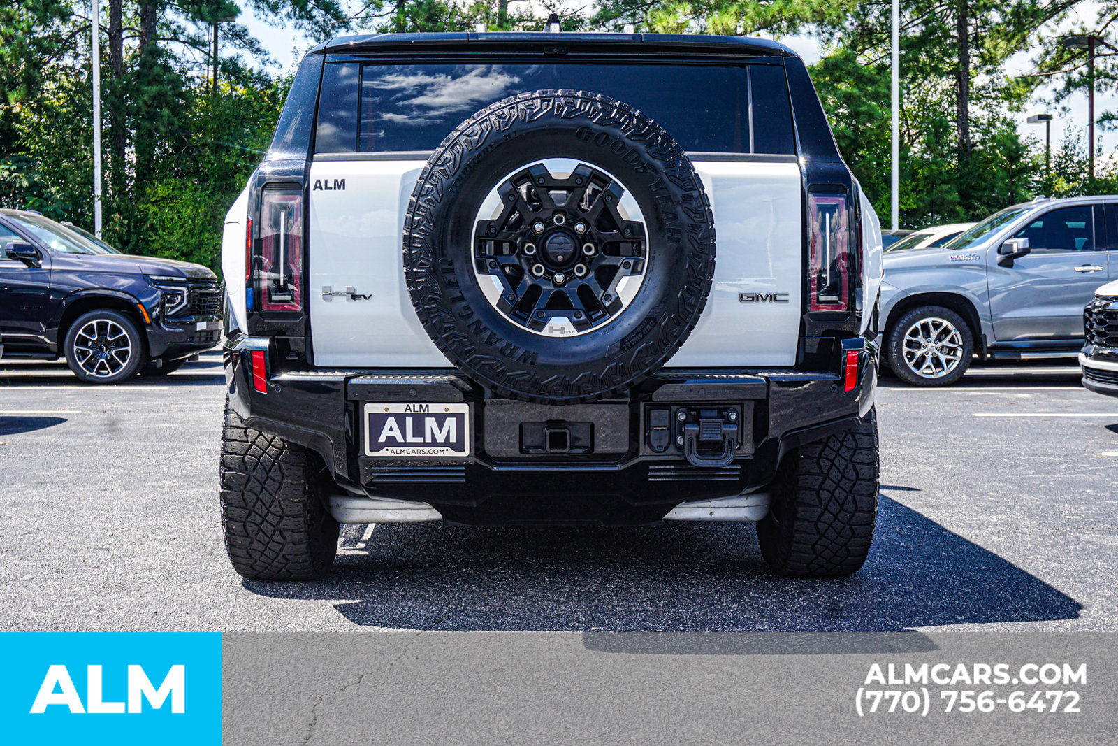 Used 2024 White GMC 2X image 12