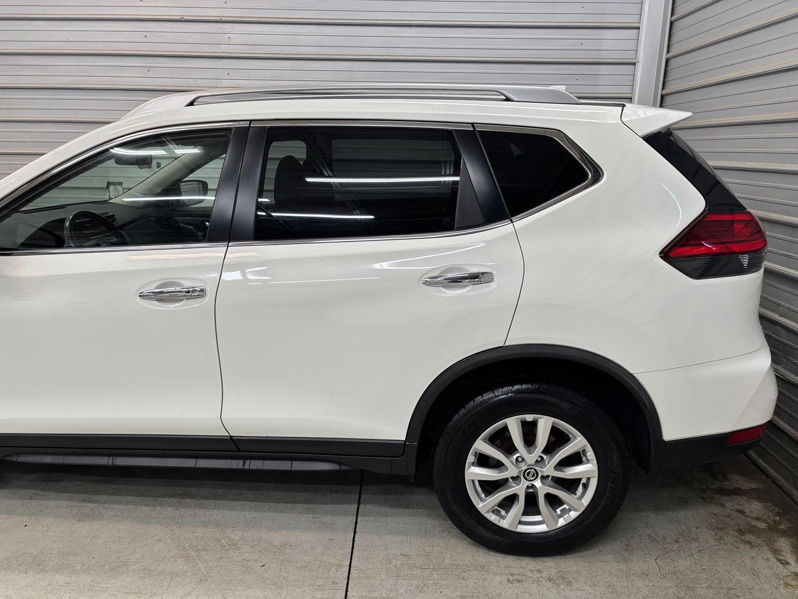 Photo 5 of 2017 Nissan Rogue SV