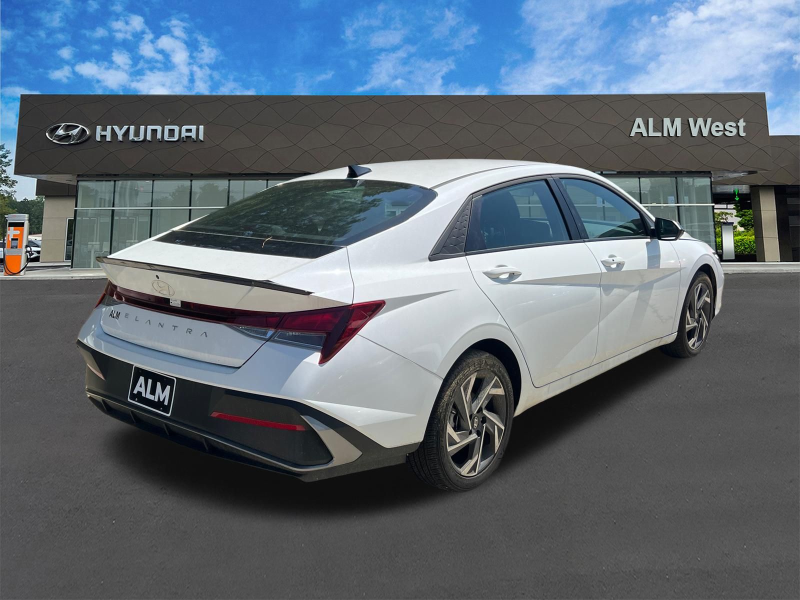 Used 2025 White Hyundai SEL Sport image 5