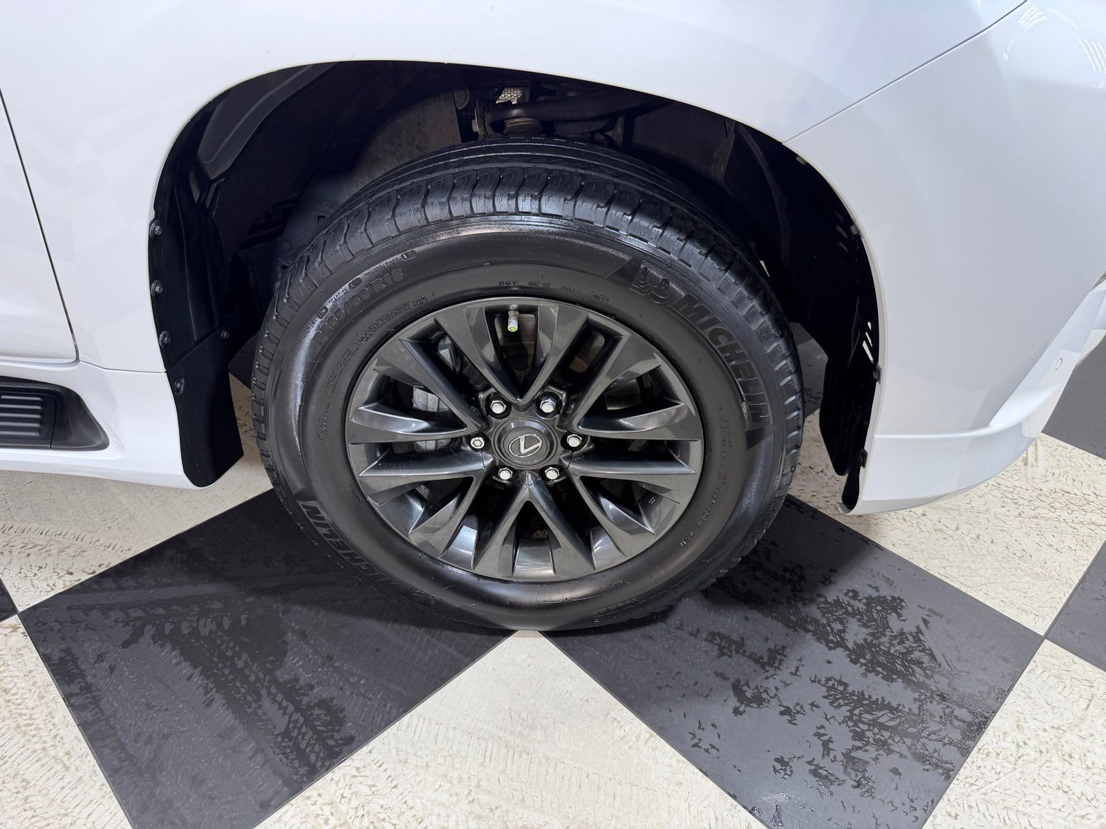 Used 2021  Lexus 460 image 29