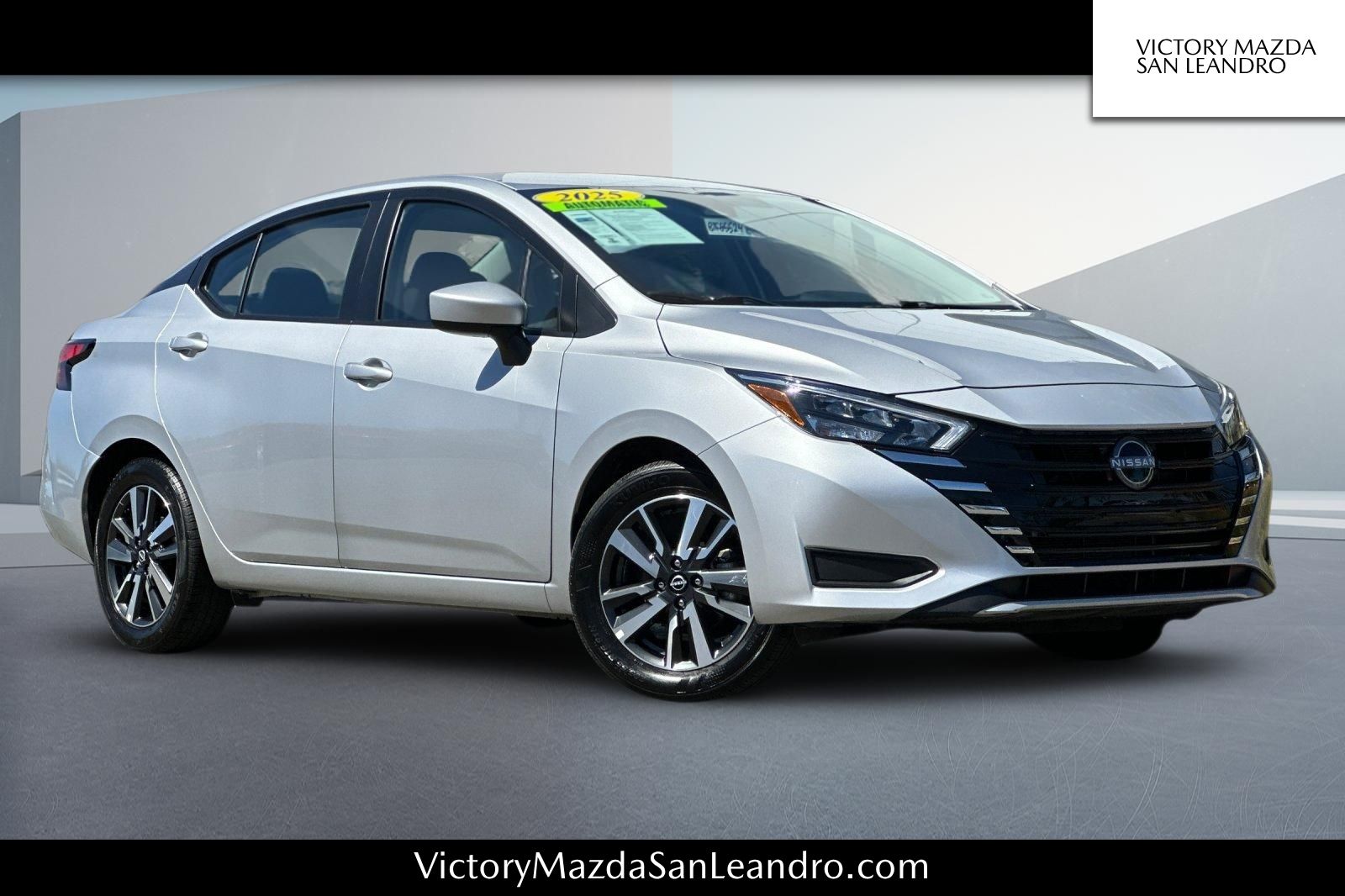 Brilliant Silver Metallic 2025 Nissan Versa Sedan Front-Wheel Drive Continuously Variable Transmission