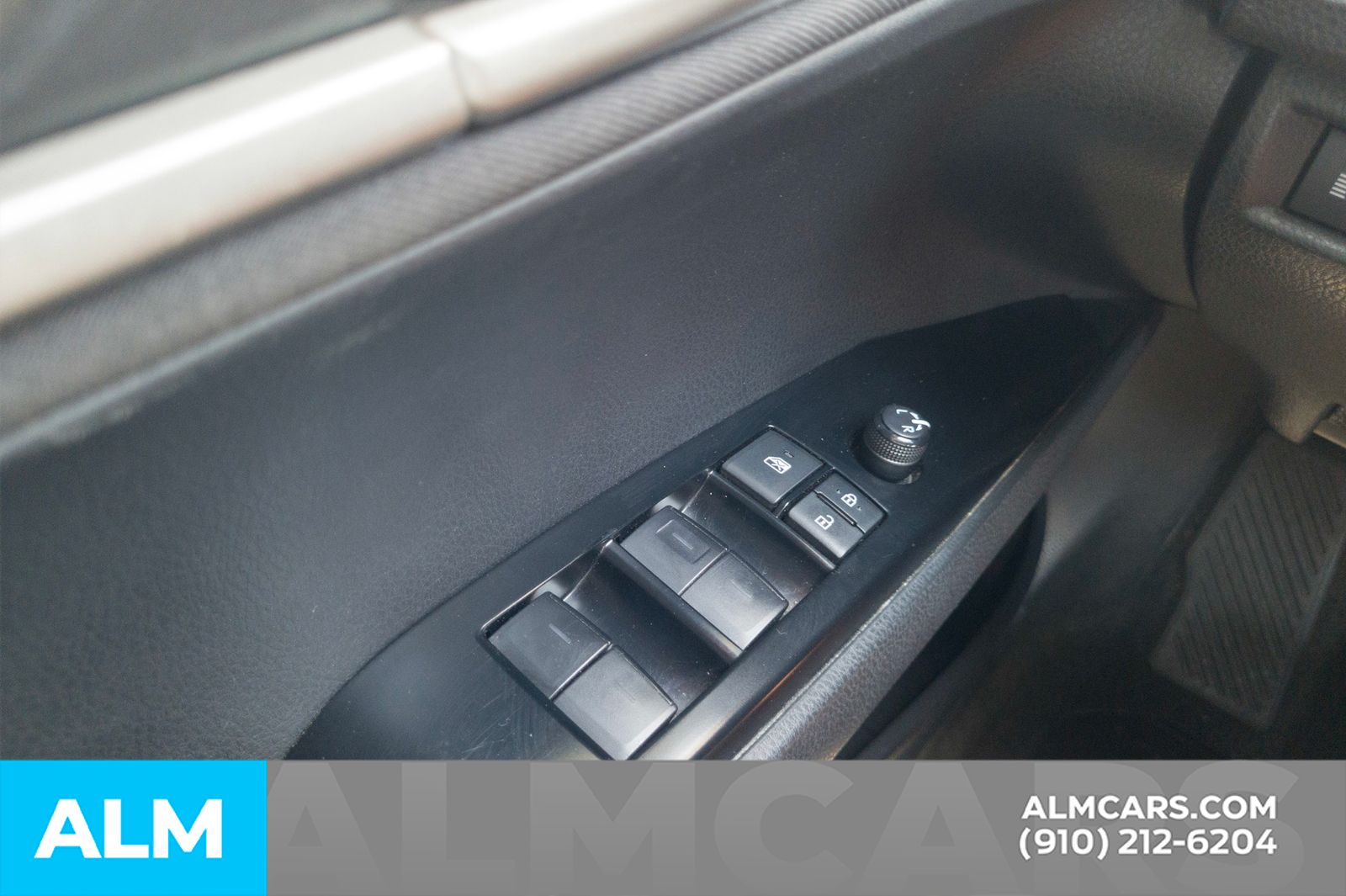 Used 2025 Ice Toyota LE image 29
