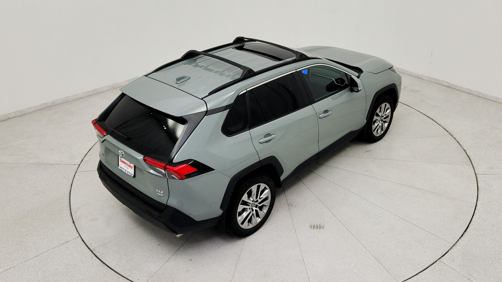 Used 2023  Toyota XLE Premium image 19