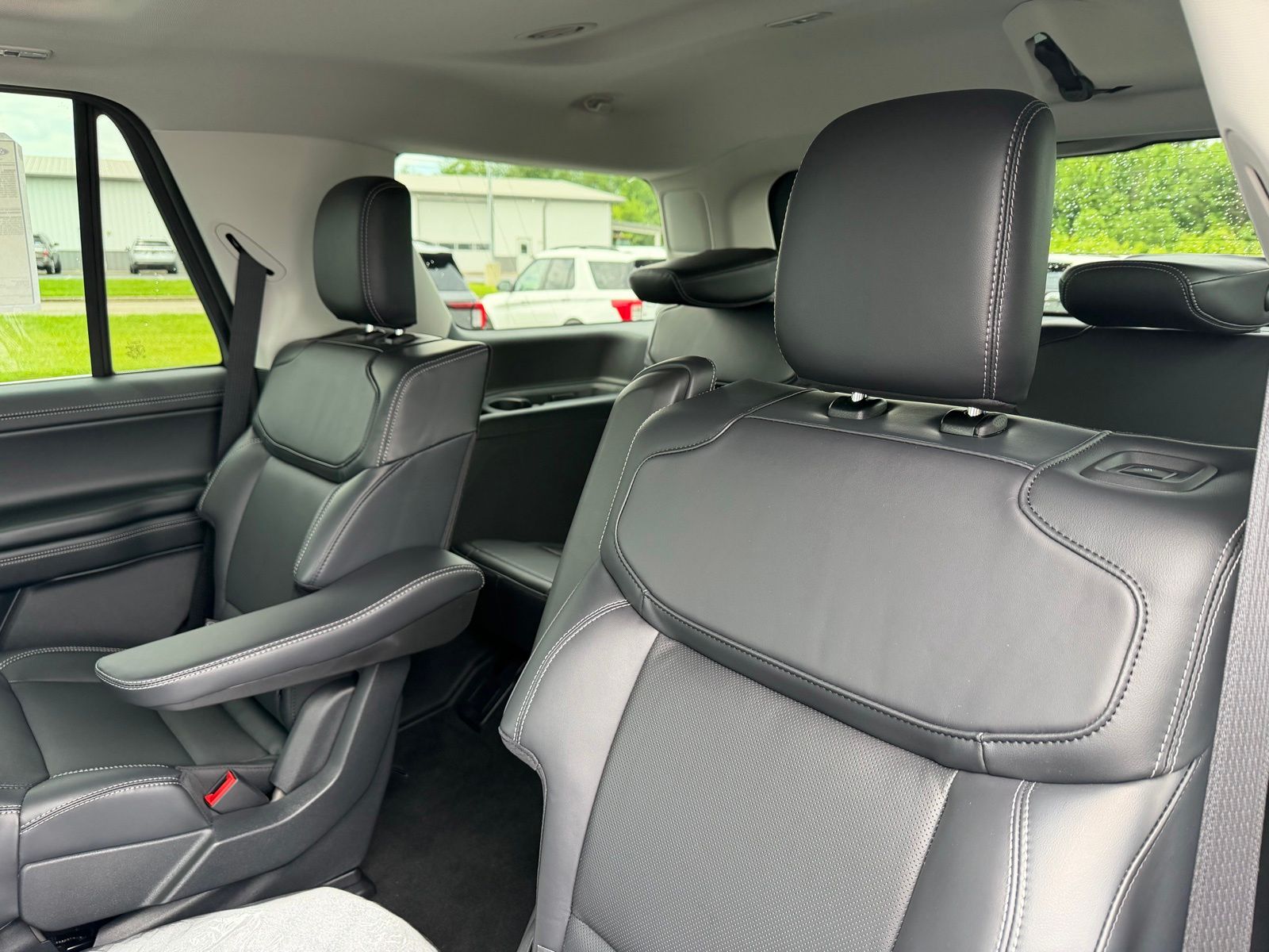 2026 Ford Expedition image 13