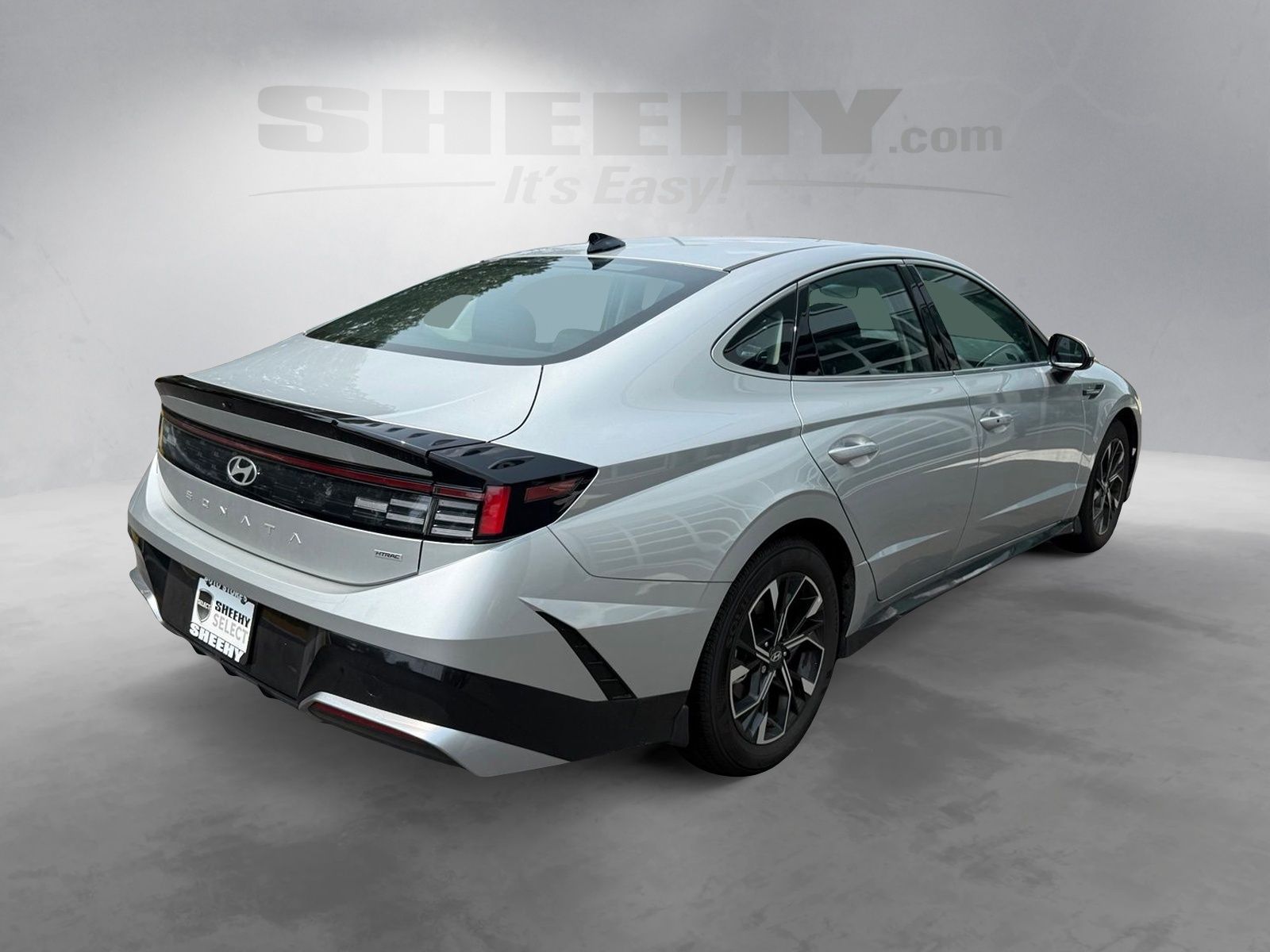 Used 2025 Silver Hyundai SEL image 12