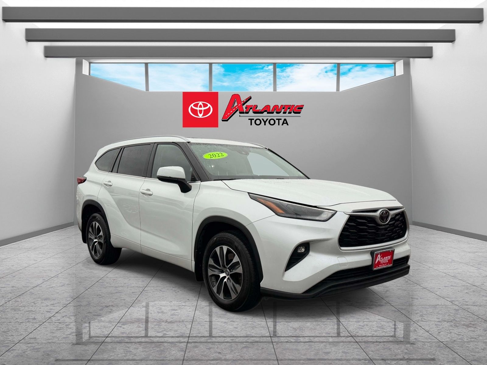 White (Wind Chill Pearl) 2022 Toyota Highlander XLE AWD SUV / Crossover All-Wheel Drive 8-Speed Automatic