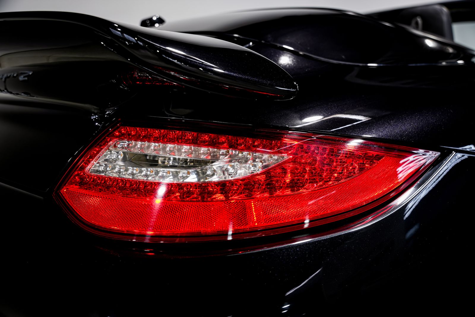 2011 Porsche 911 Turbo S — photo 38