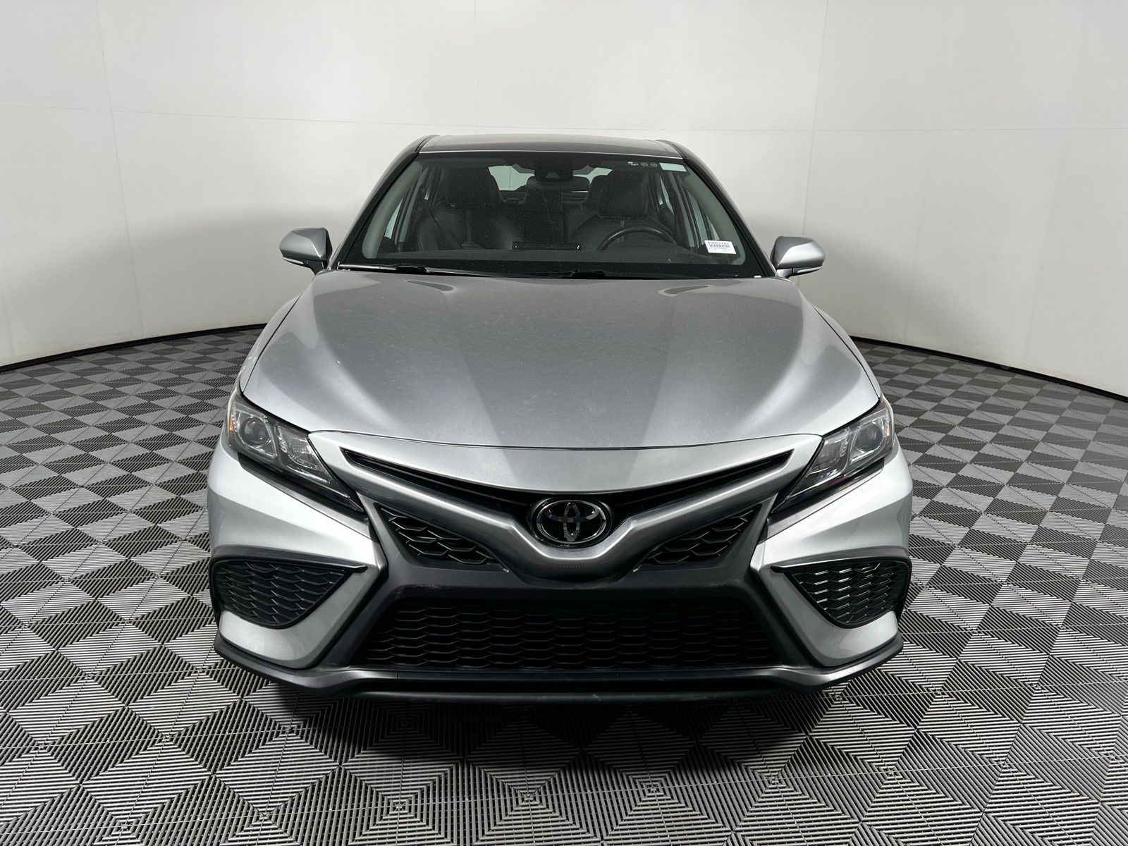 2023 Toyota Camry SE 2