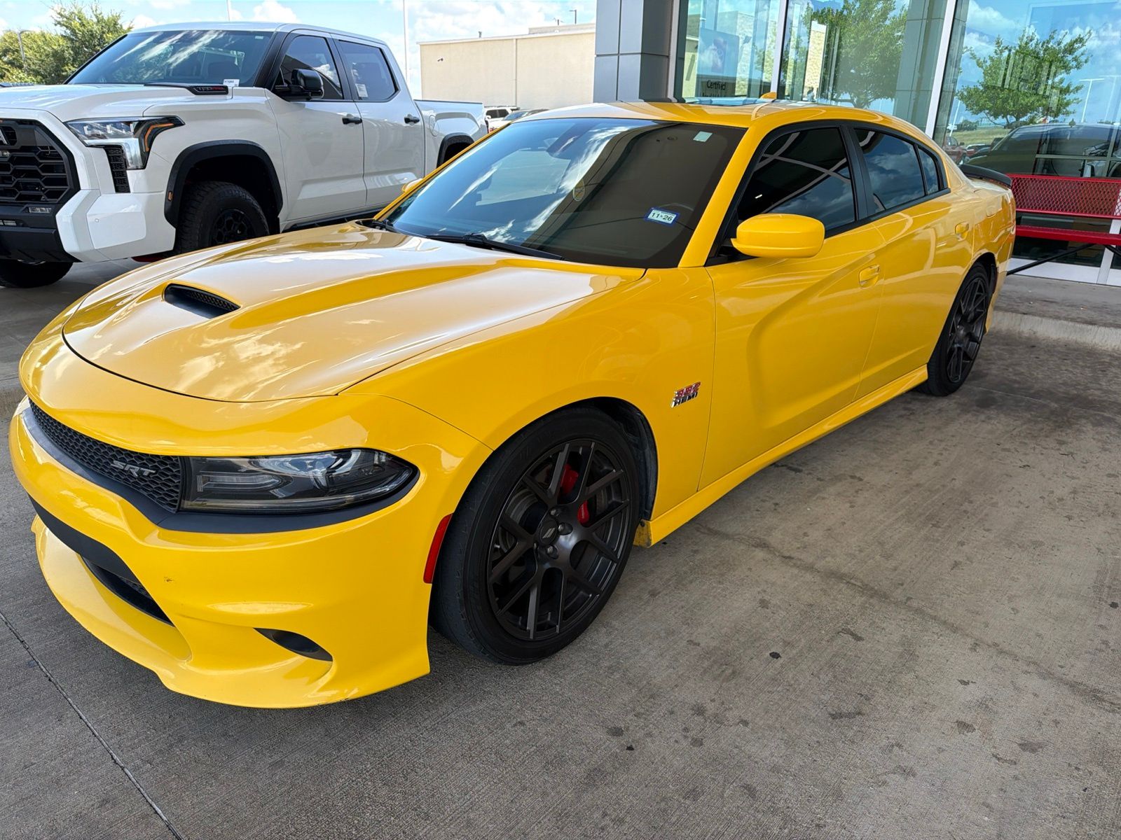 Yellow Jacket Clearcoat 2017 Dodge Charger Sedan Rear-Wheel Drive 8-Speed Automatic