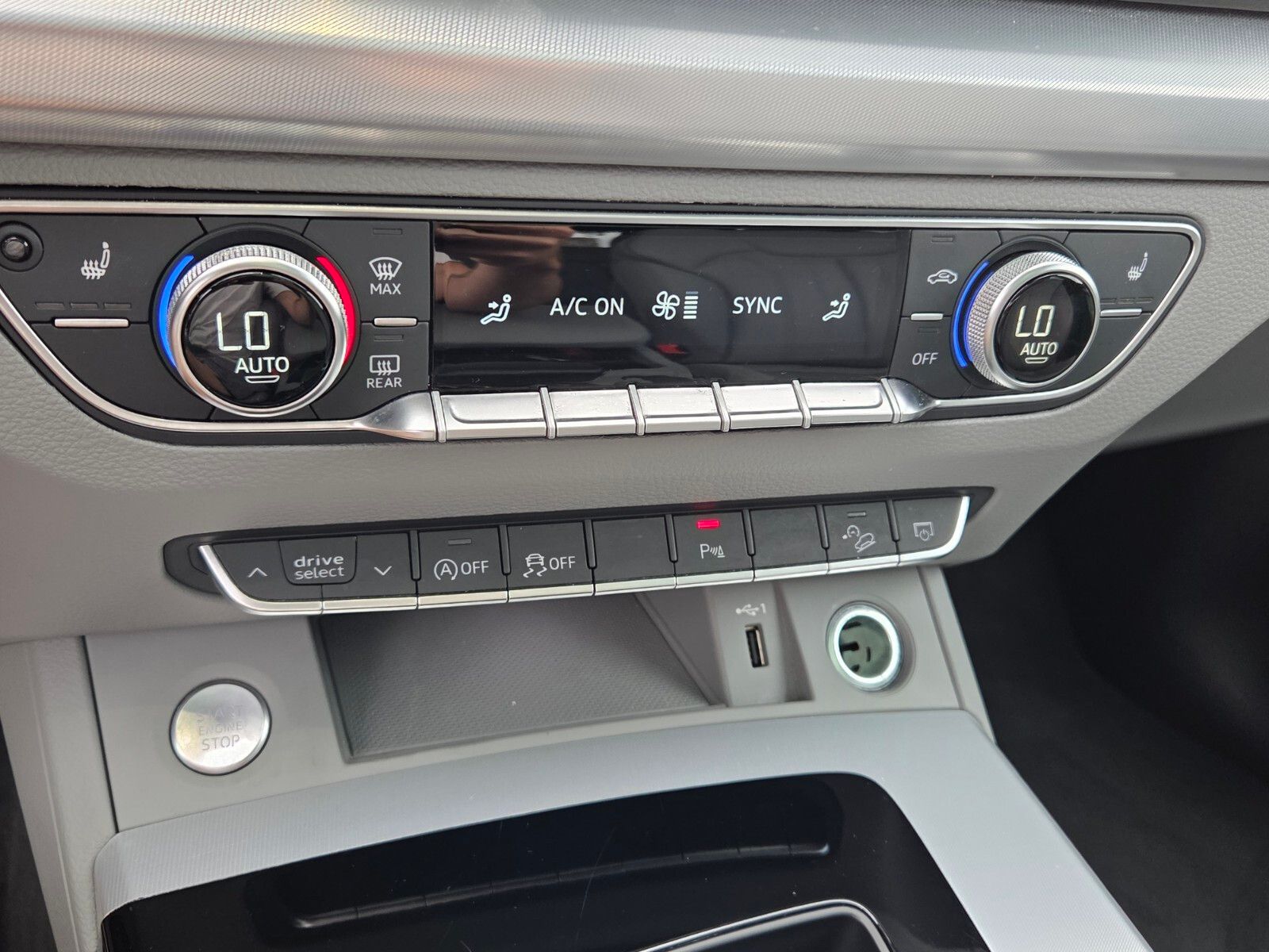 Used 2025 White Audi  image 24