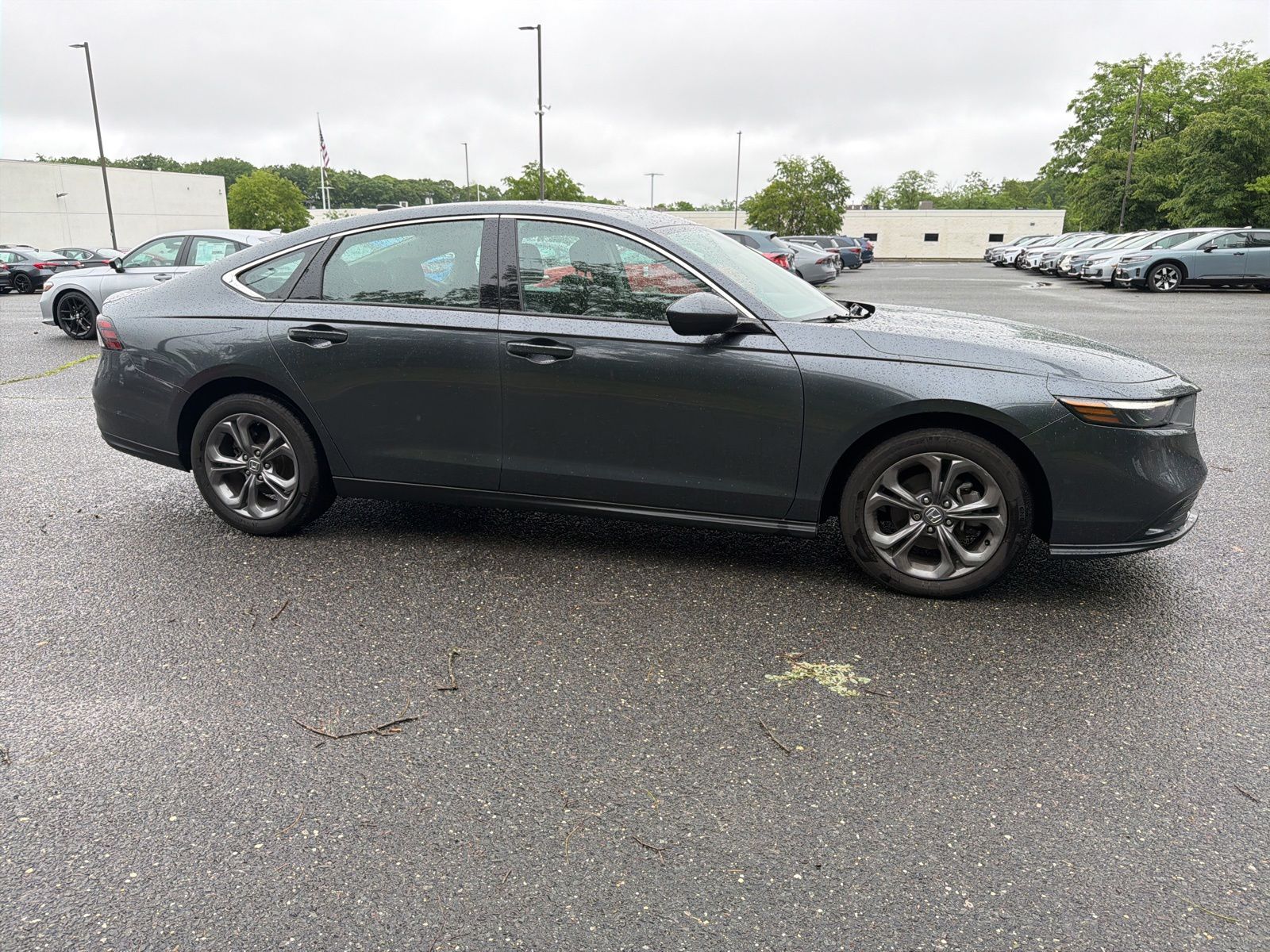 View vehicle photo 7