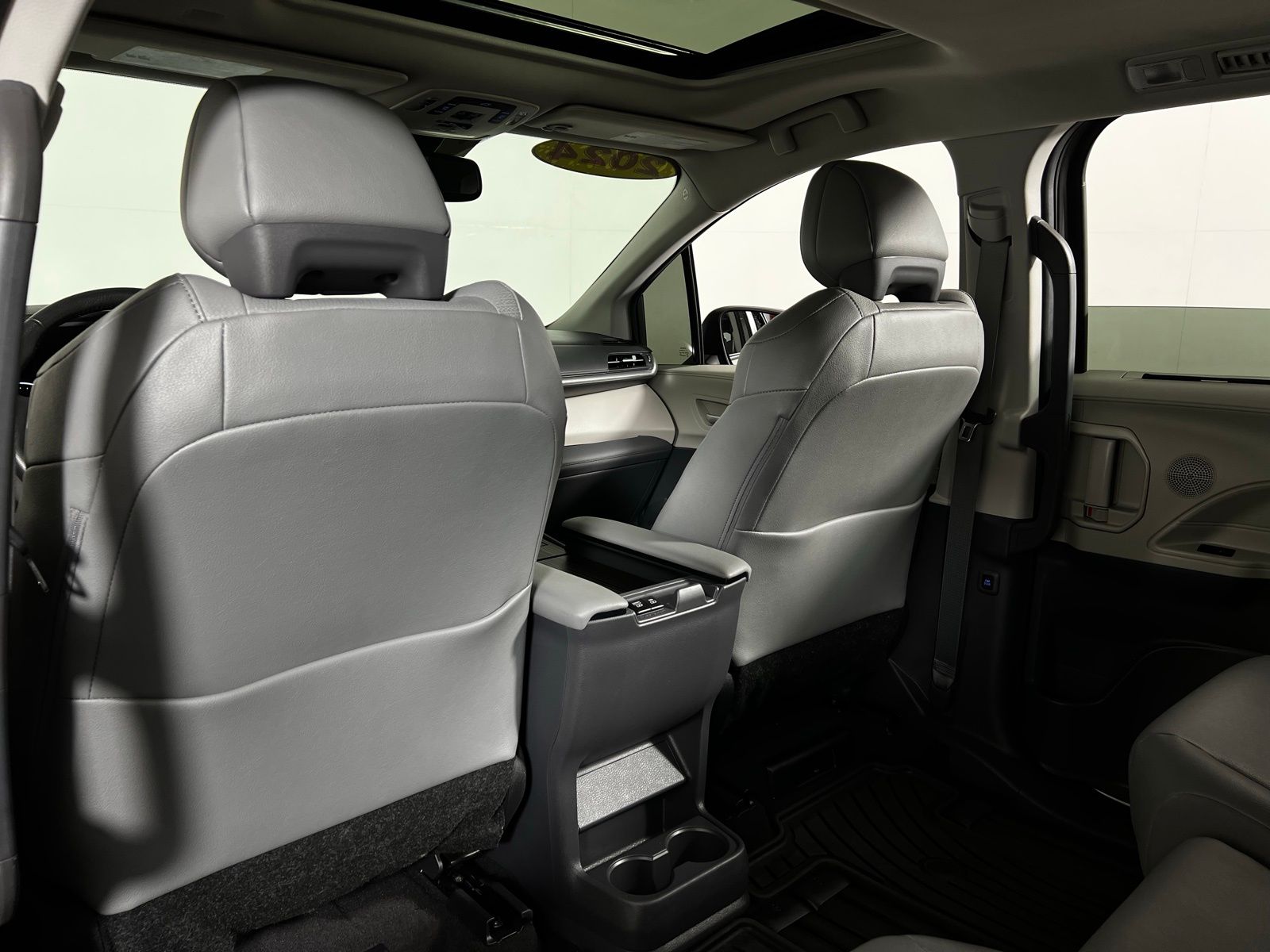 Thumbnail: 2024 Toyota Sienna - 22