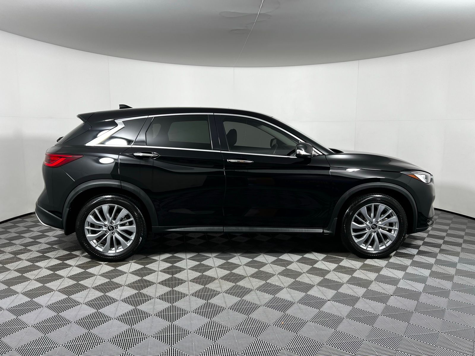 Thumbnail: 2024 INFINITI QX50 - 4