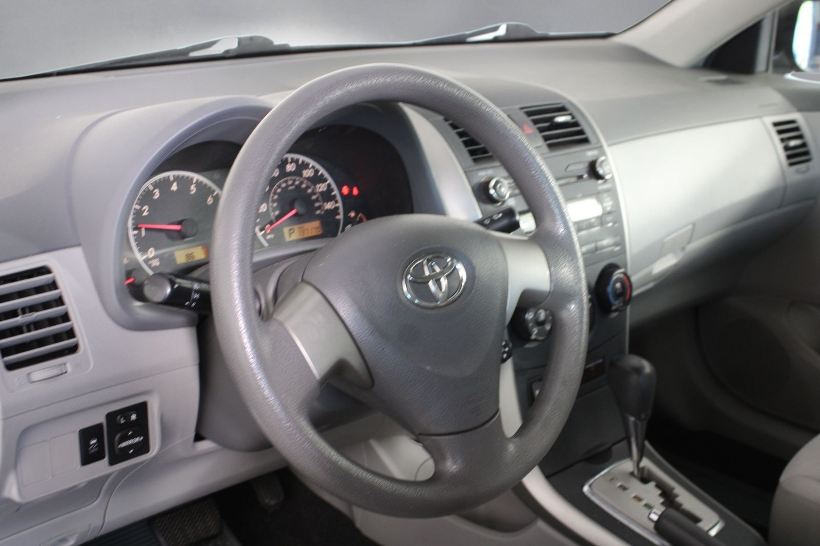 Used 2010 Silver Toyota LE image 11