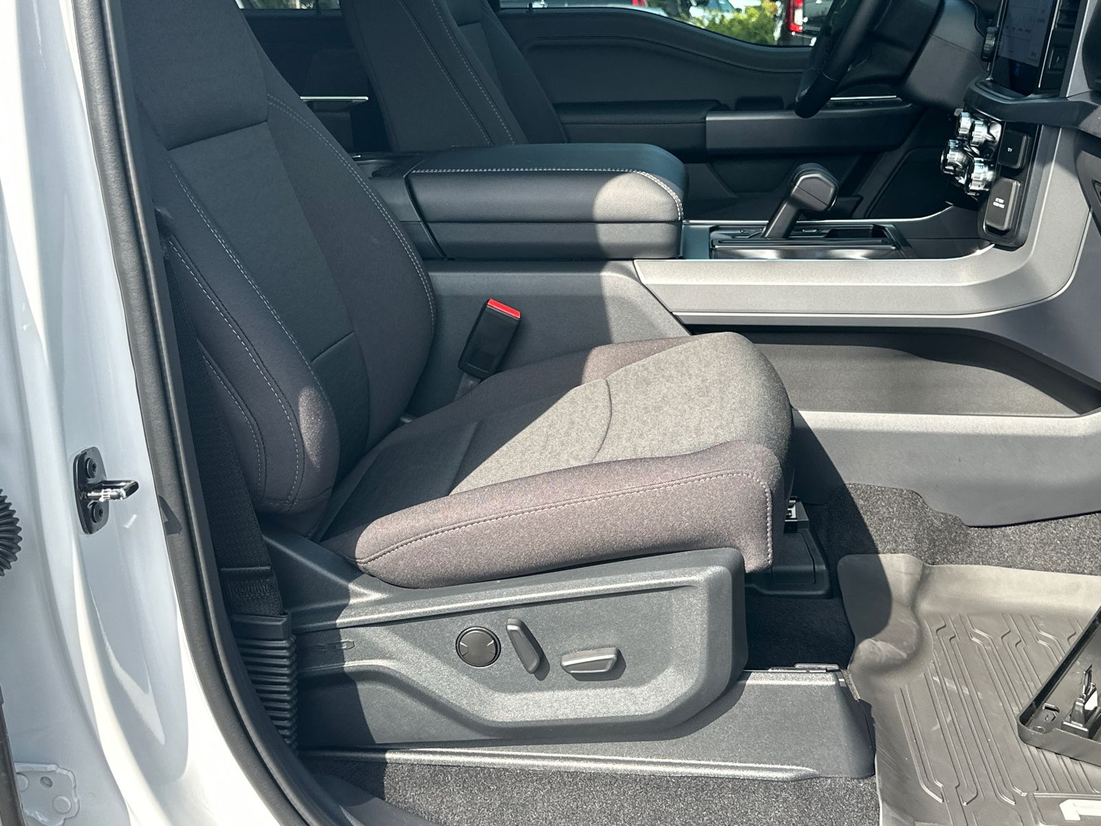 New 2026 White Ford XLT image 14