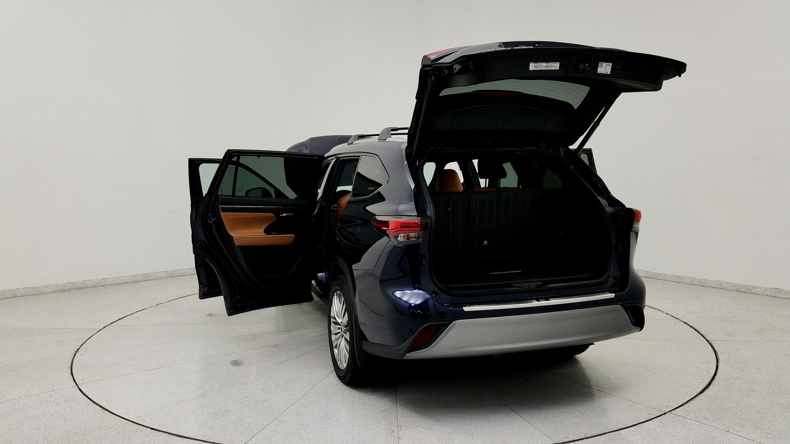 Used 2023  Toyota Platinum image 13