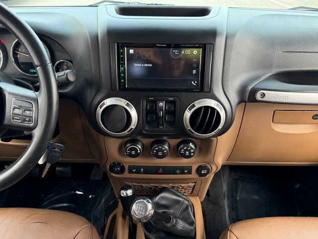 Used 2016 Bright White Clearcoat Jeep Unlimited Sahara image 27