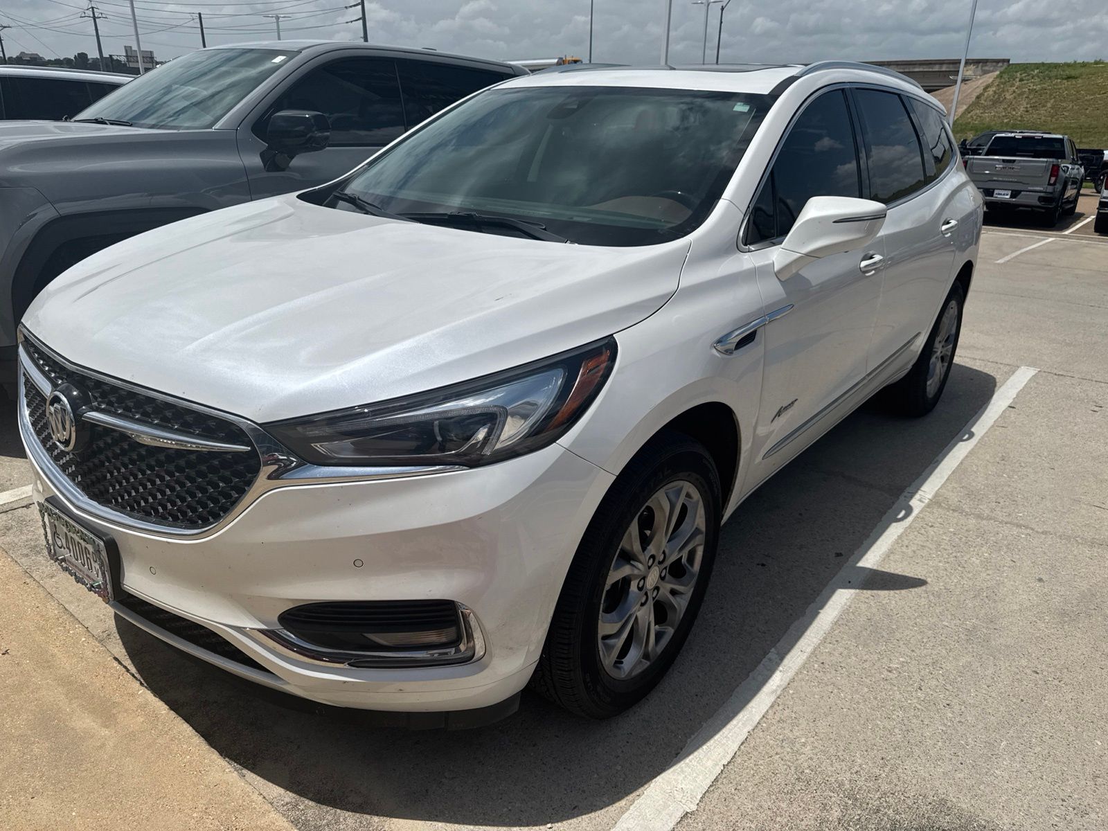 White Frost Tricoat 2021 Buick Enclave SUV / Crossover Front-Wheel Drive 9-Speed Automatic