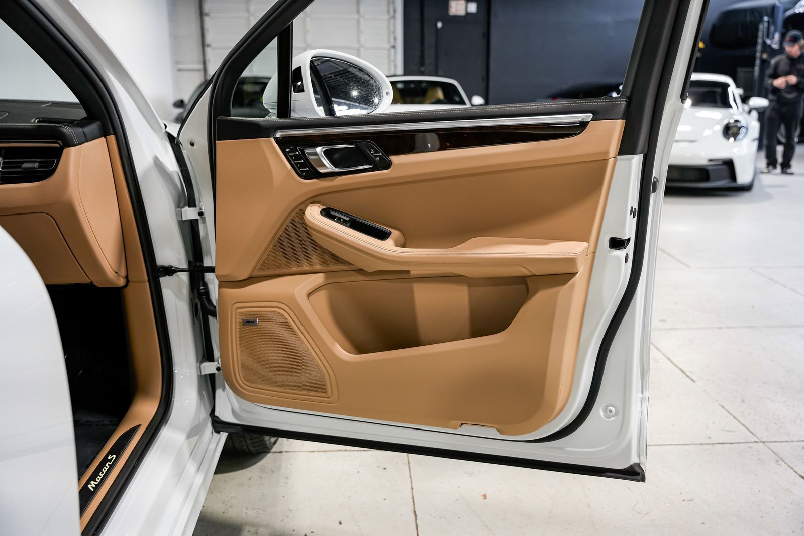 2023 Porsche Macan S — photo 22