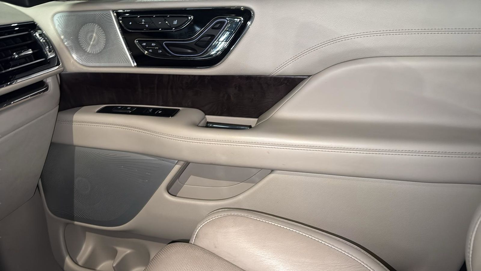 Used Car 2021 Lincoln Navigator  Reserve For Sale Under $50,000 In Austin, Texas