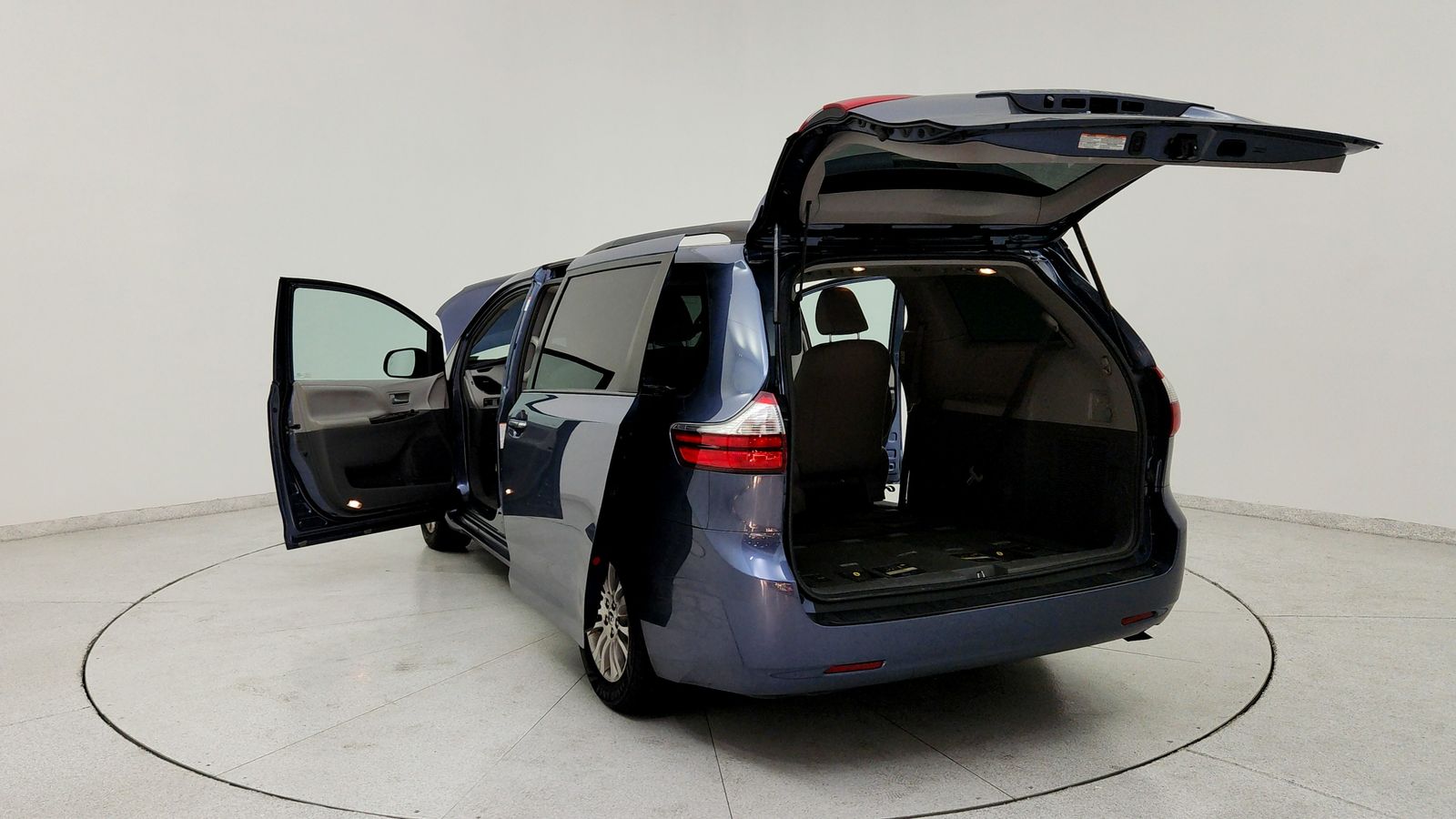 Used 2015 Blue Toyota XLE image 13