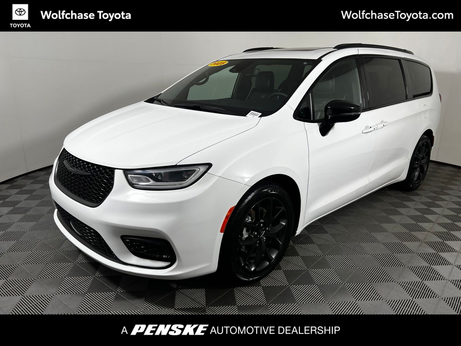 Thumbnail: 2025 Chrysler Pacifica - 1