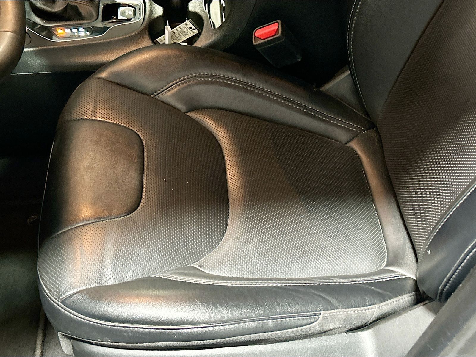 Used 2023 Gray Jeep Altitude image 19