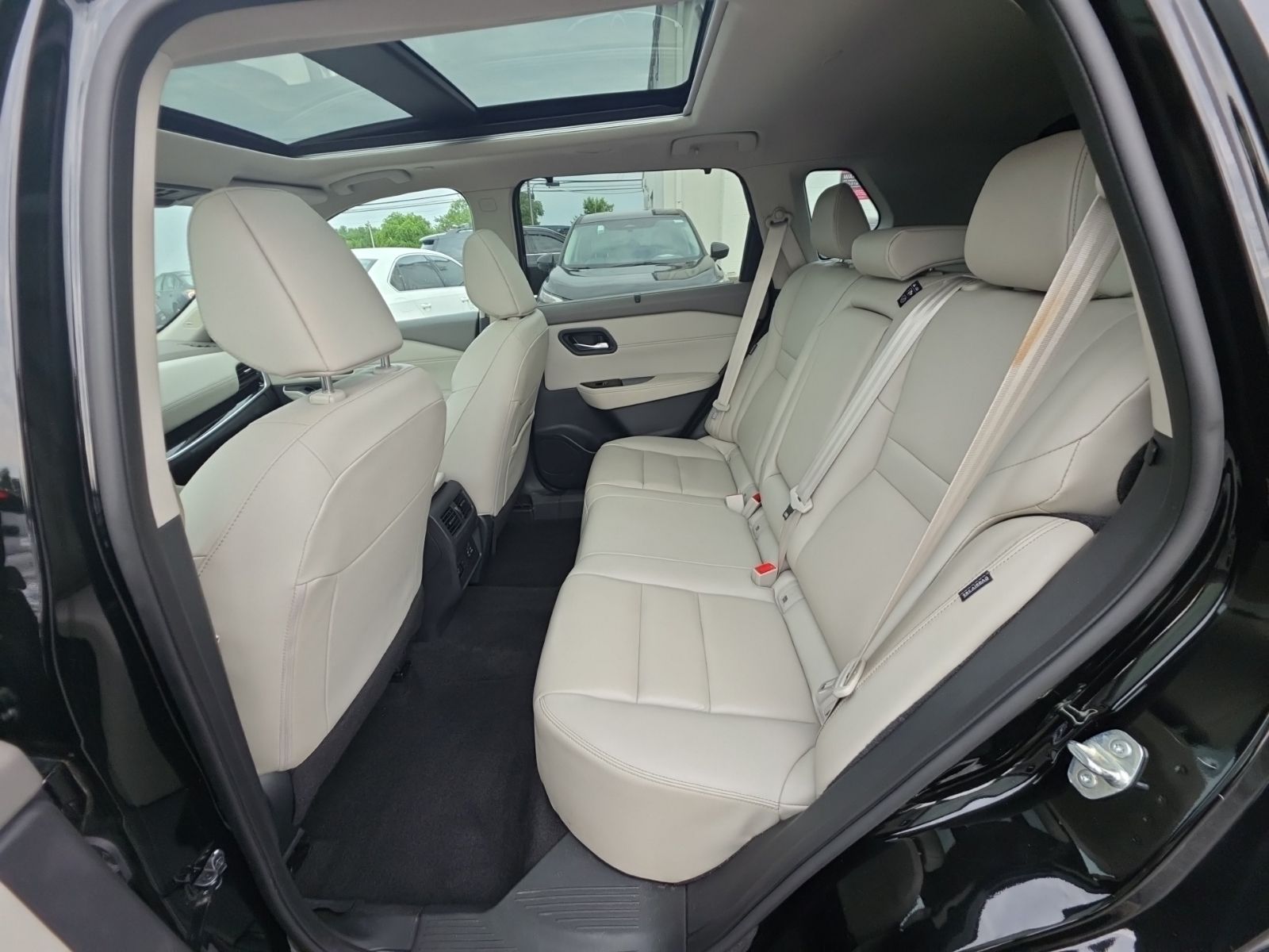 Used 2023 Black Nissan SL image 4