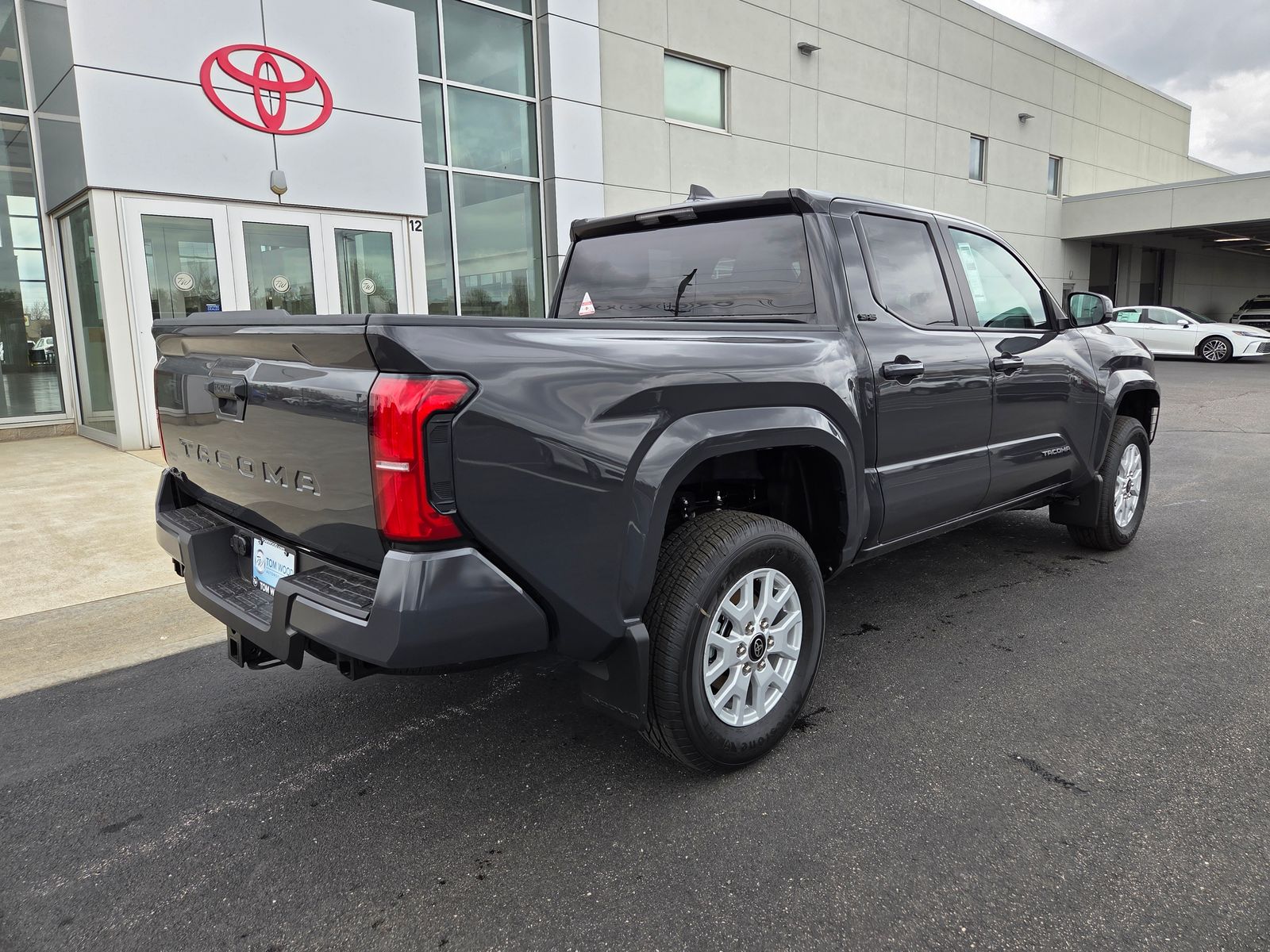 View vehicle photo 6