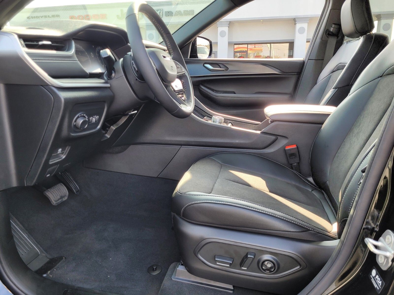 2025 Jeep Grand Cherokee Altitude X photo 3