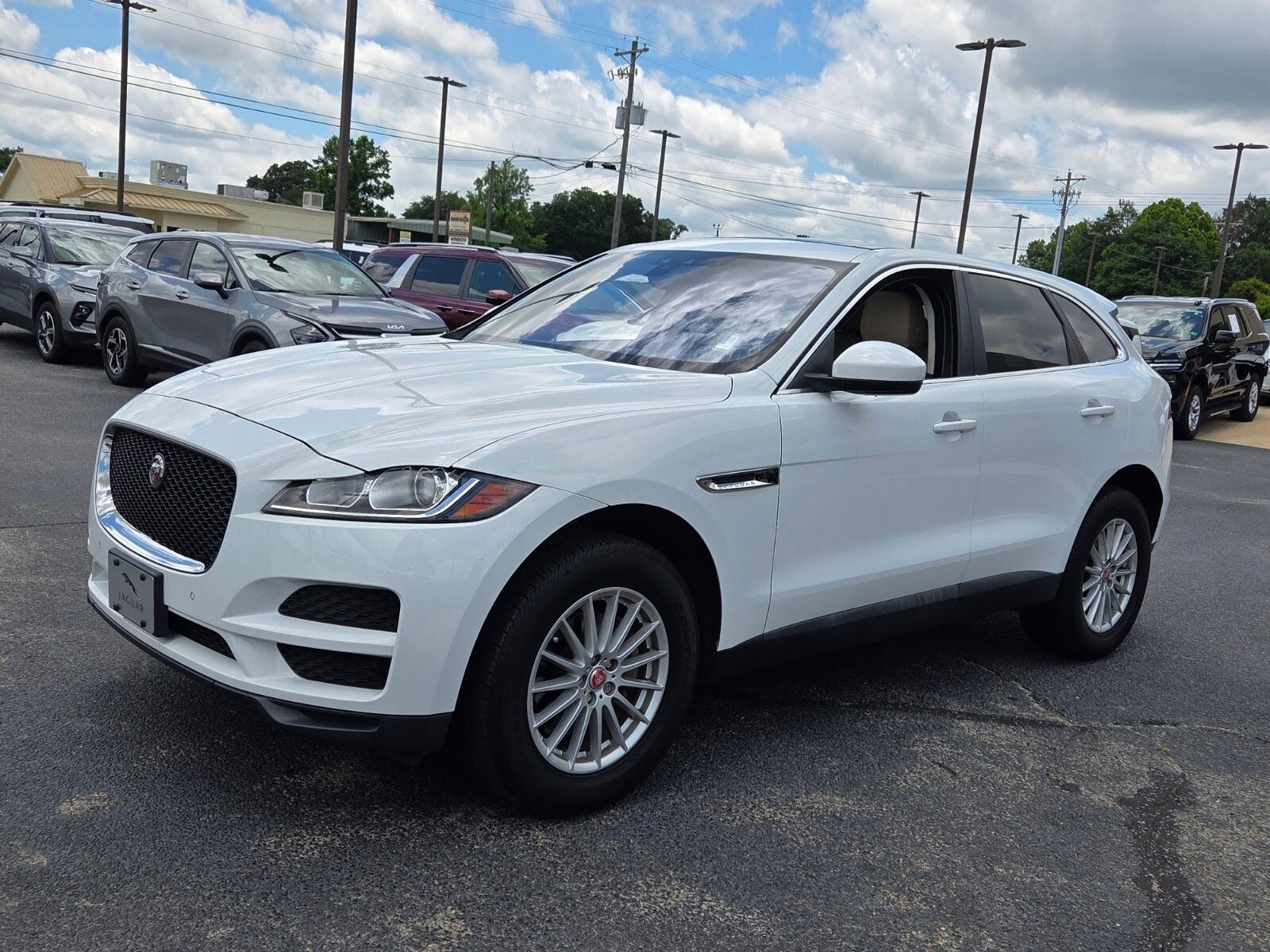 Used 2019  Jaguar 25t image 3
