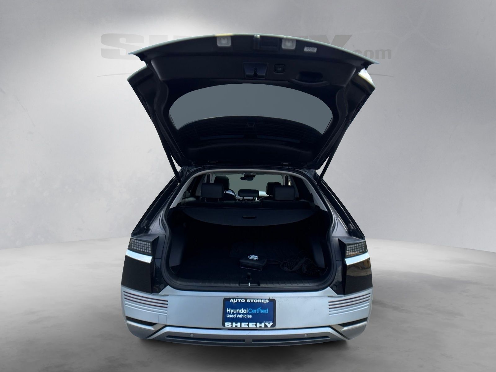 Used 2024 Black Hyundai Limited image 27