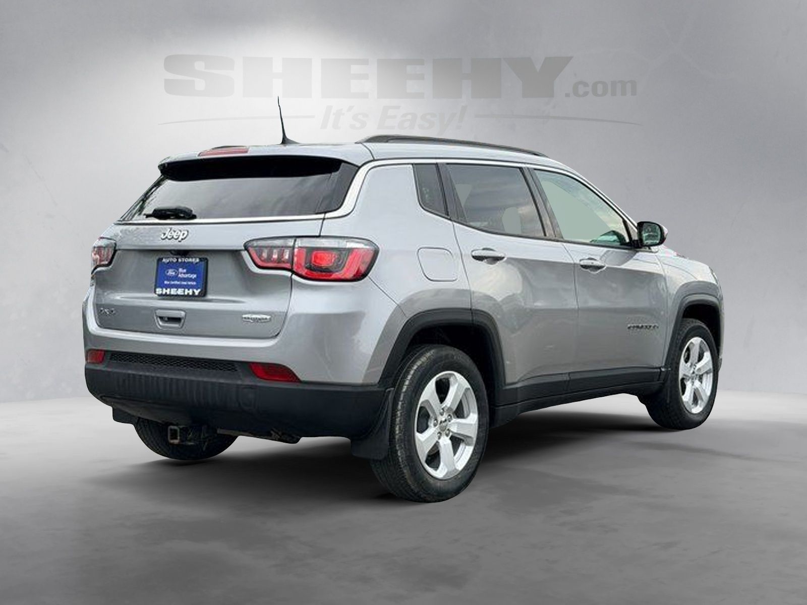 Used 2019 Billet Silver Metallic Jeep Latitude image 14