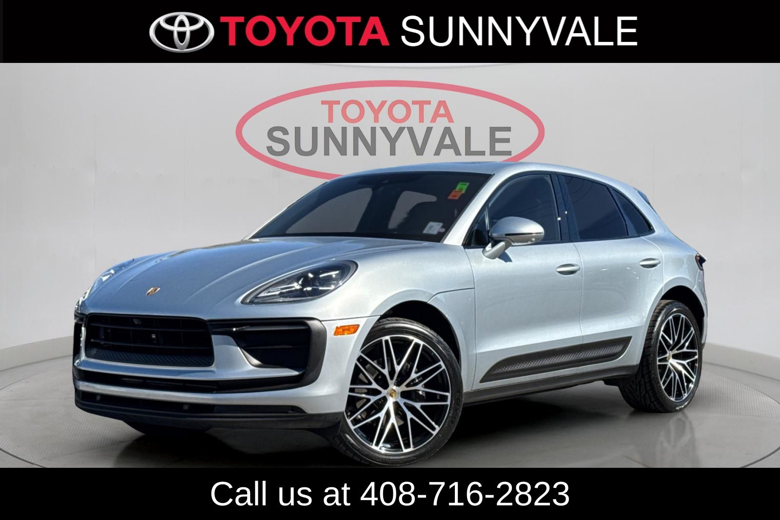 2022 Porsche Macan -'s photo