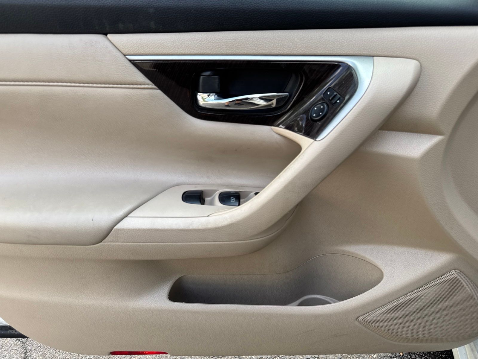 Used 2015 Pearl White Nissan 2.5 SL image 22
