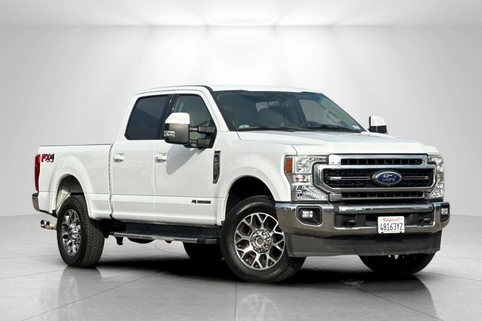 Oxford White 2020 Ford F-250 Super Duty Lariat Crew Cab 4WD Pickup Truck Four-Wheel Drive Automatic