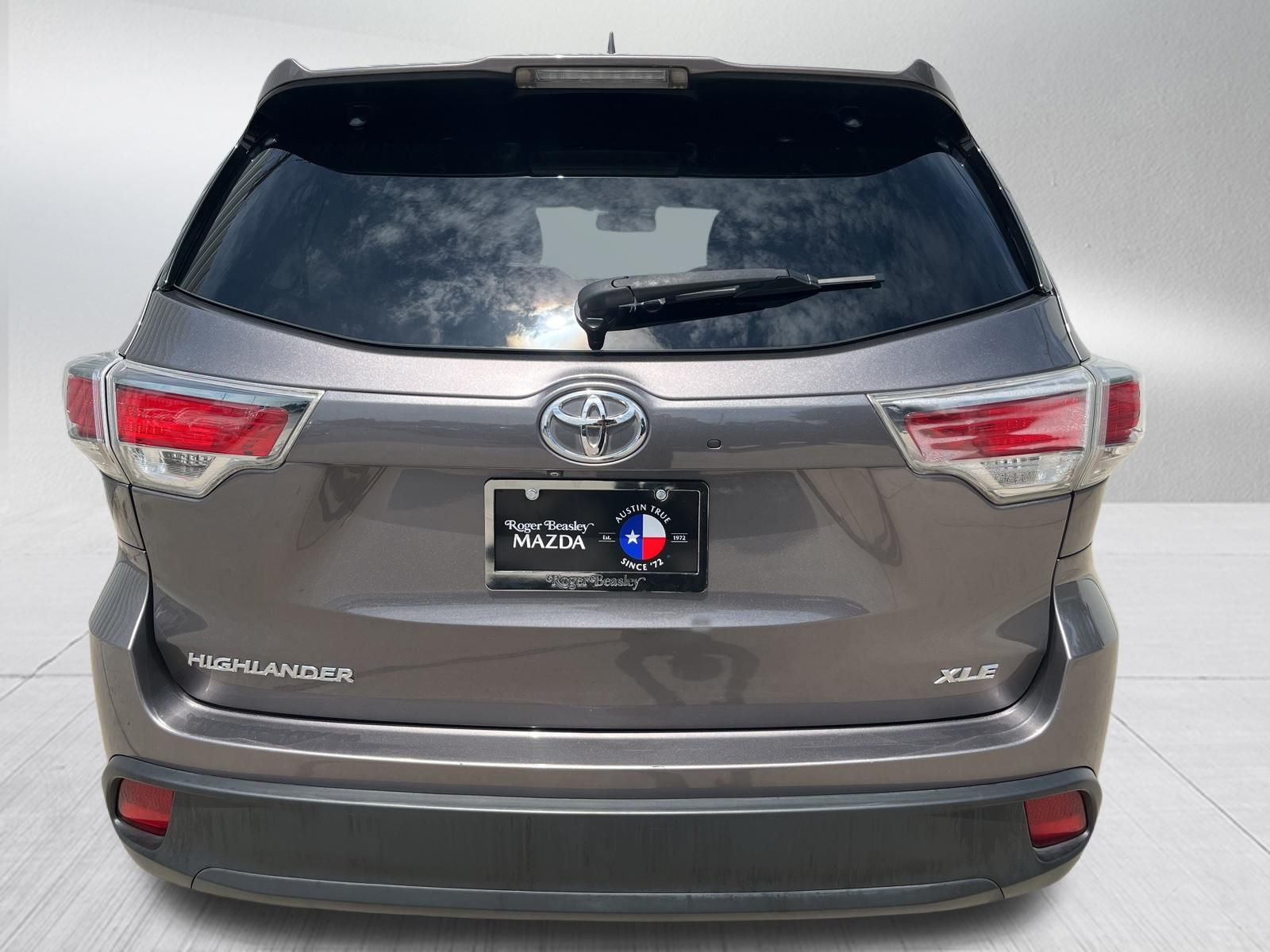 Used Car 2015 Toyota Highlander  Xle V6 For Sale Under $20,000 In Austin, Texas