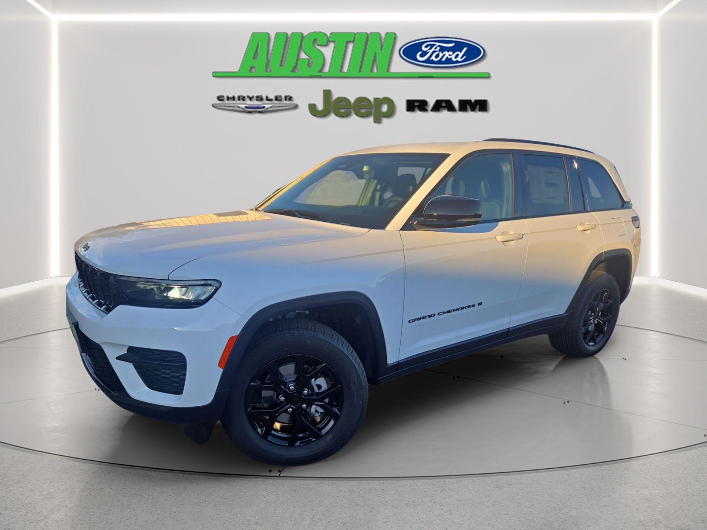 Bright White Clearcoat 2025 Jeep Grand Cherokee SUV / Crossover Four-Wheel Drive 8-Speed Automatic