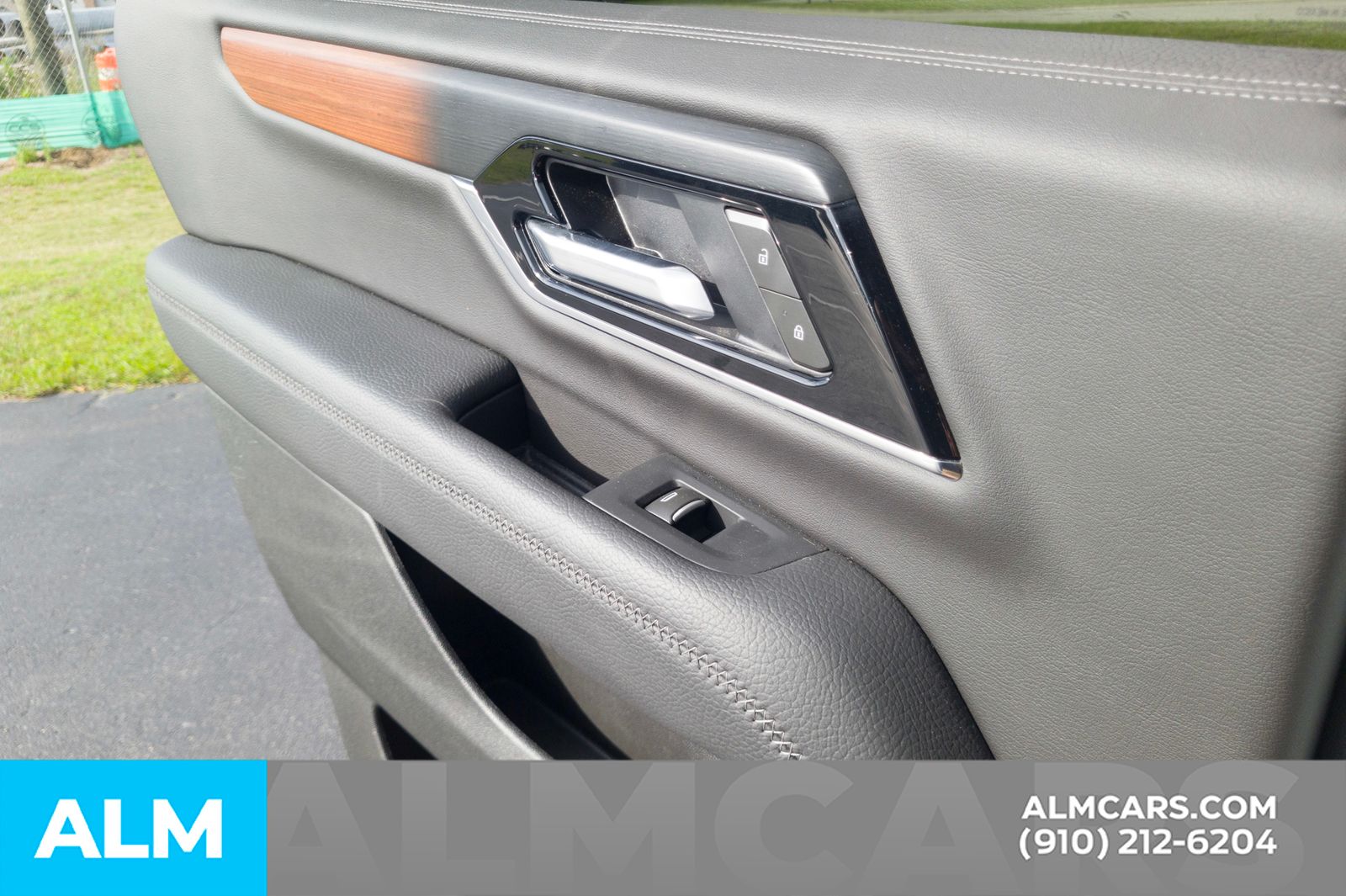 Used 2025 Summit White GMC Denali image 24