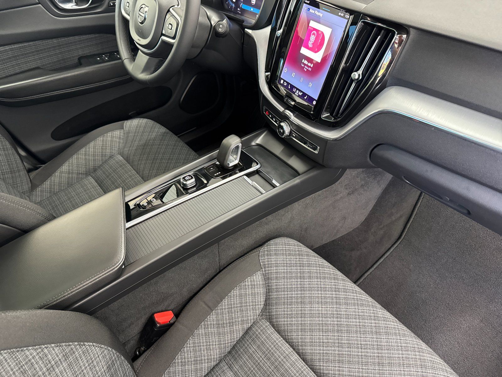 used 2022 Volvo XC60 Recharge Plug-In Hybrid car, priced at $31,998