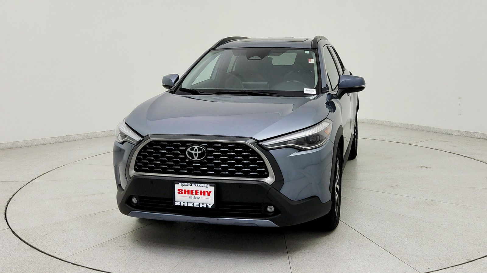 Used 2023  Toyota XLE image 2