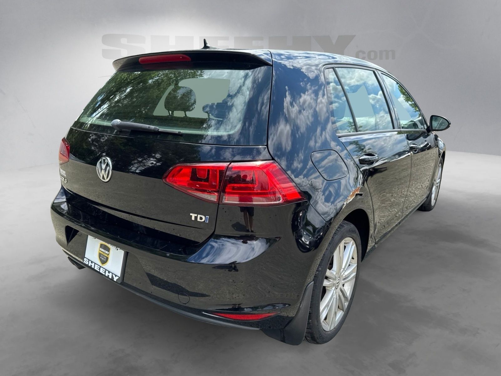 Used 2015 Black Volkswagen TDI SE 4-Door image 10