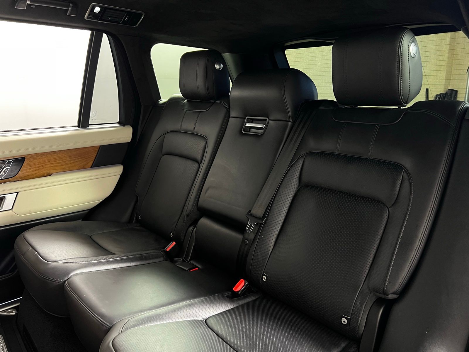 Thumbnail: 2021 Land Rover Range Rover - 7