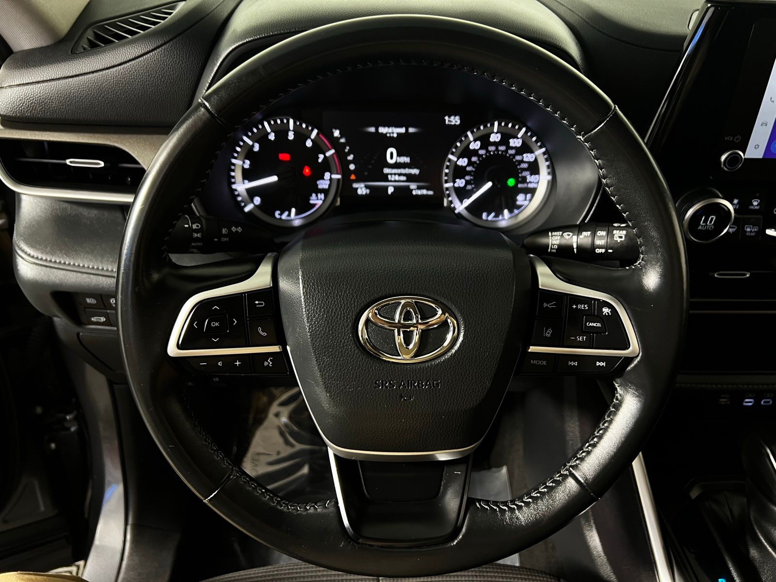 Thumbnail: 2023 Toyota Highlander - 15