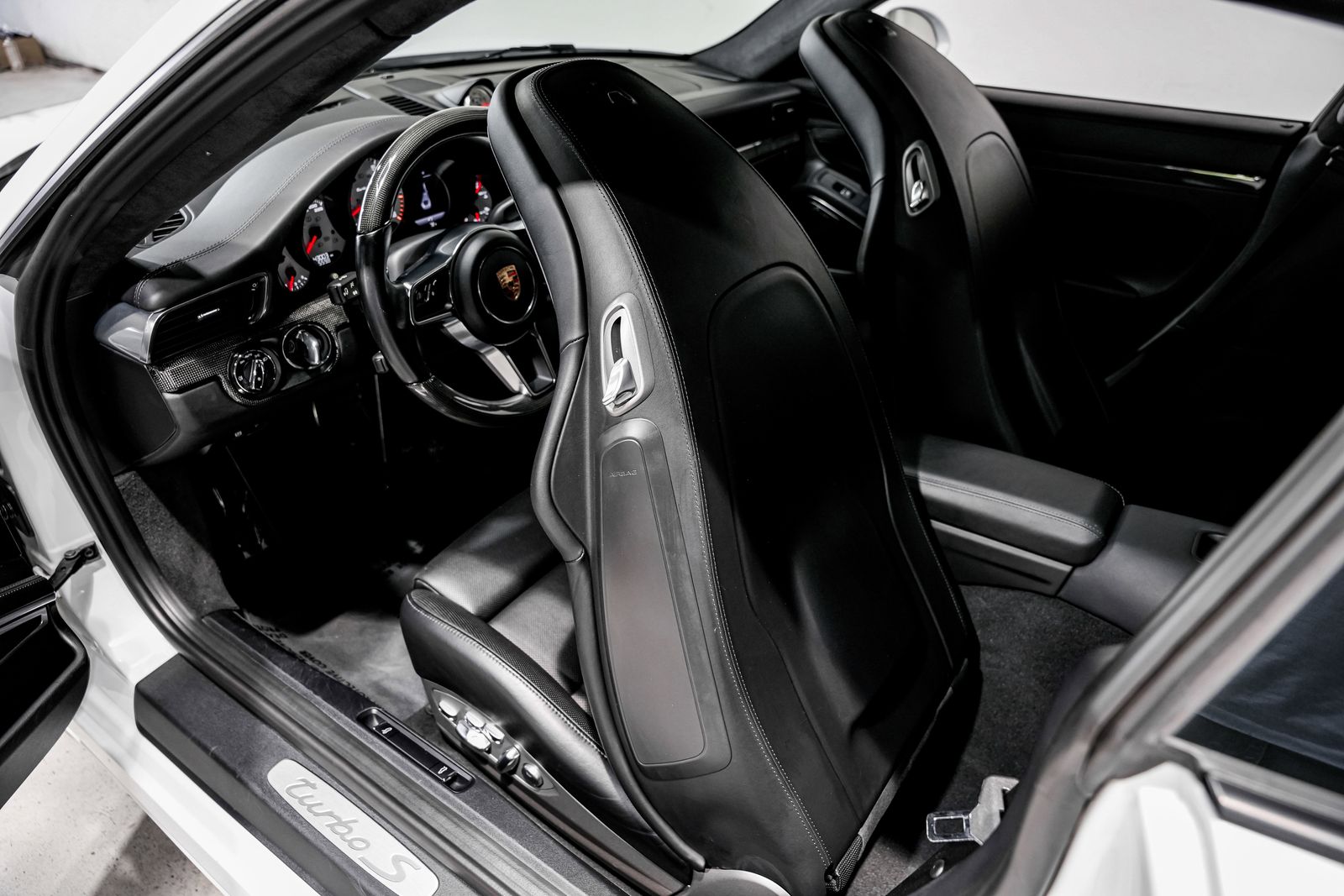 2018 Porsche 911 Turbo S — photo 24