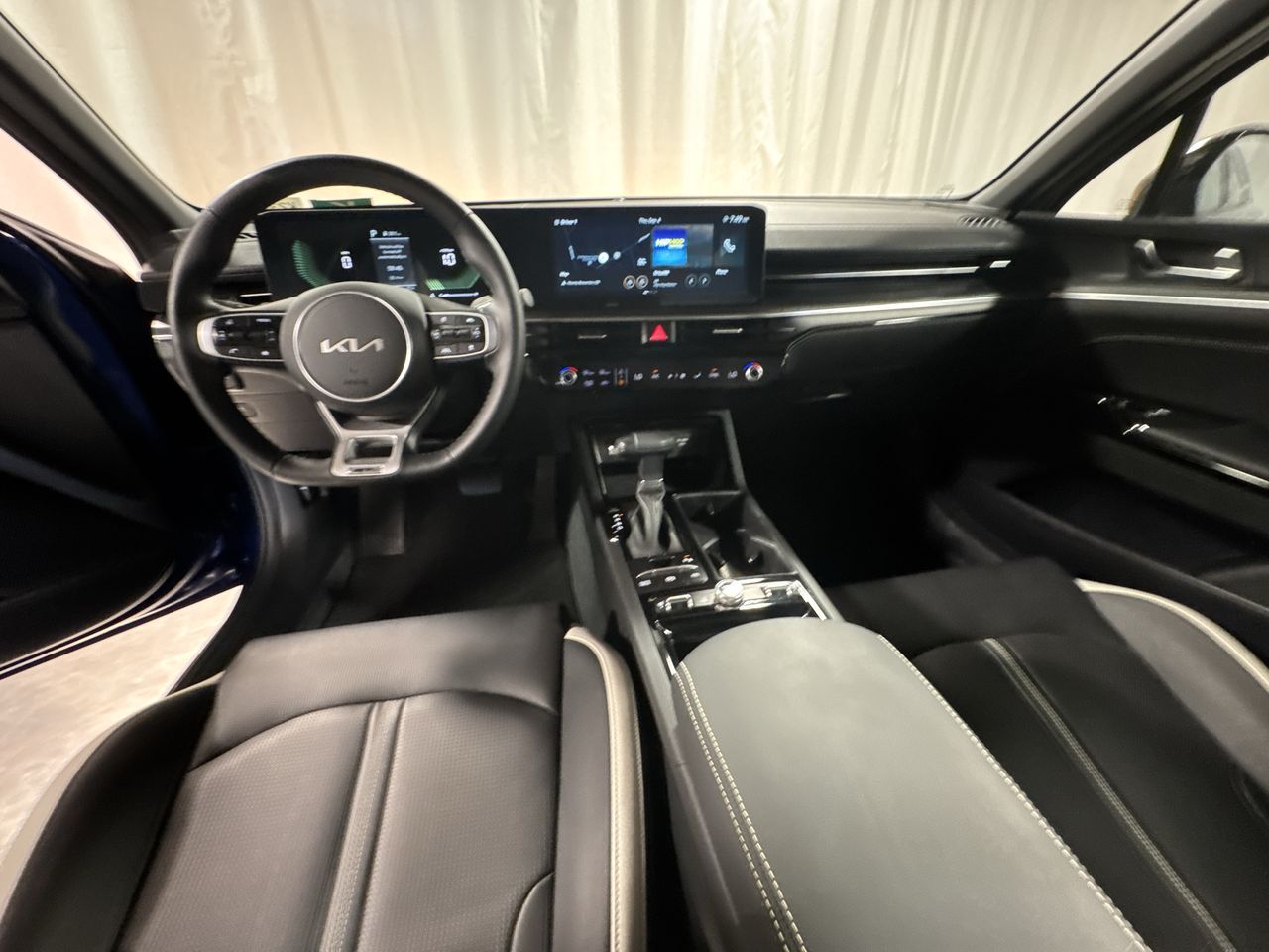 2025 Kia K5 GT-Line photo 16