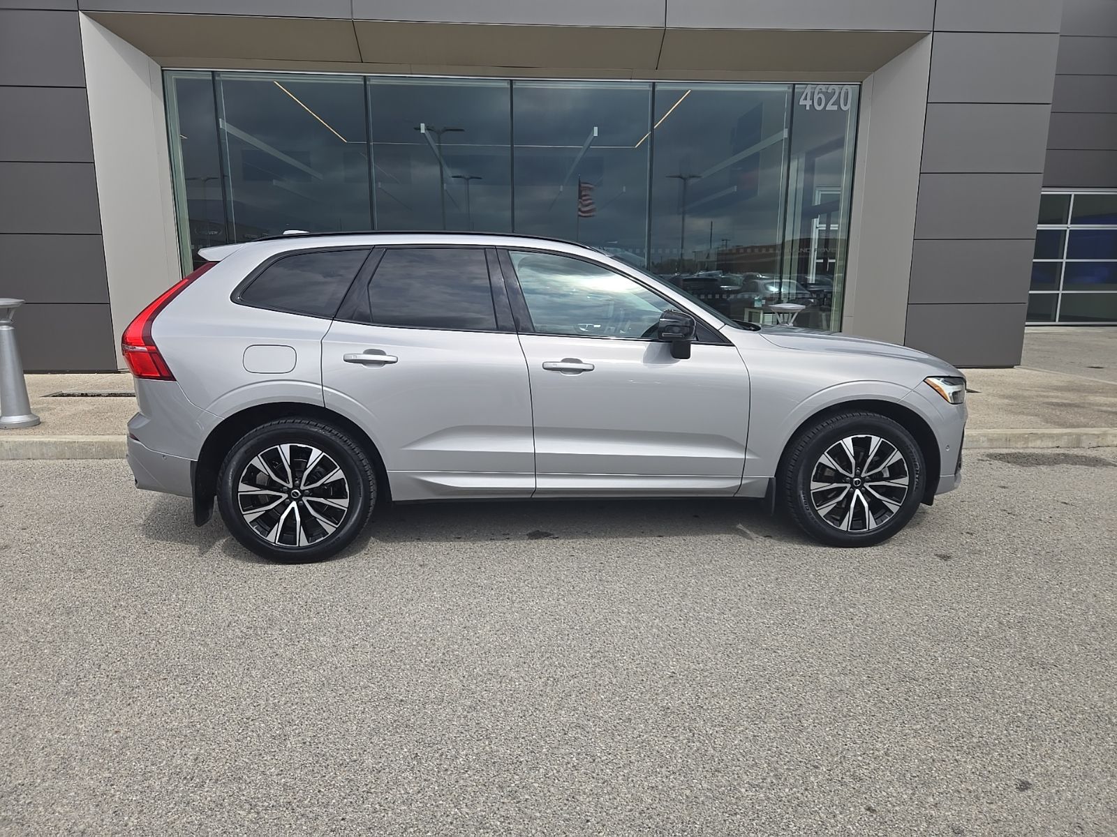 View vehicle photo 6