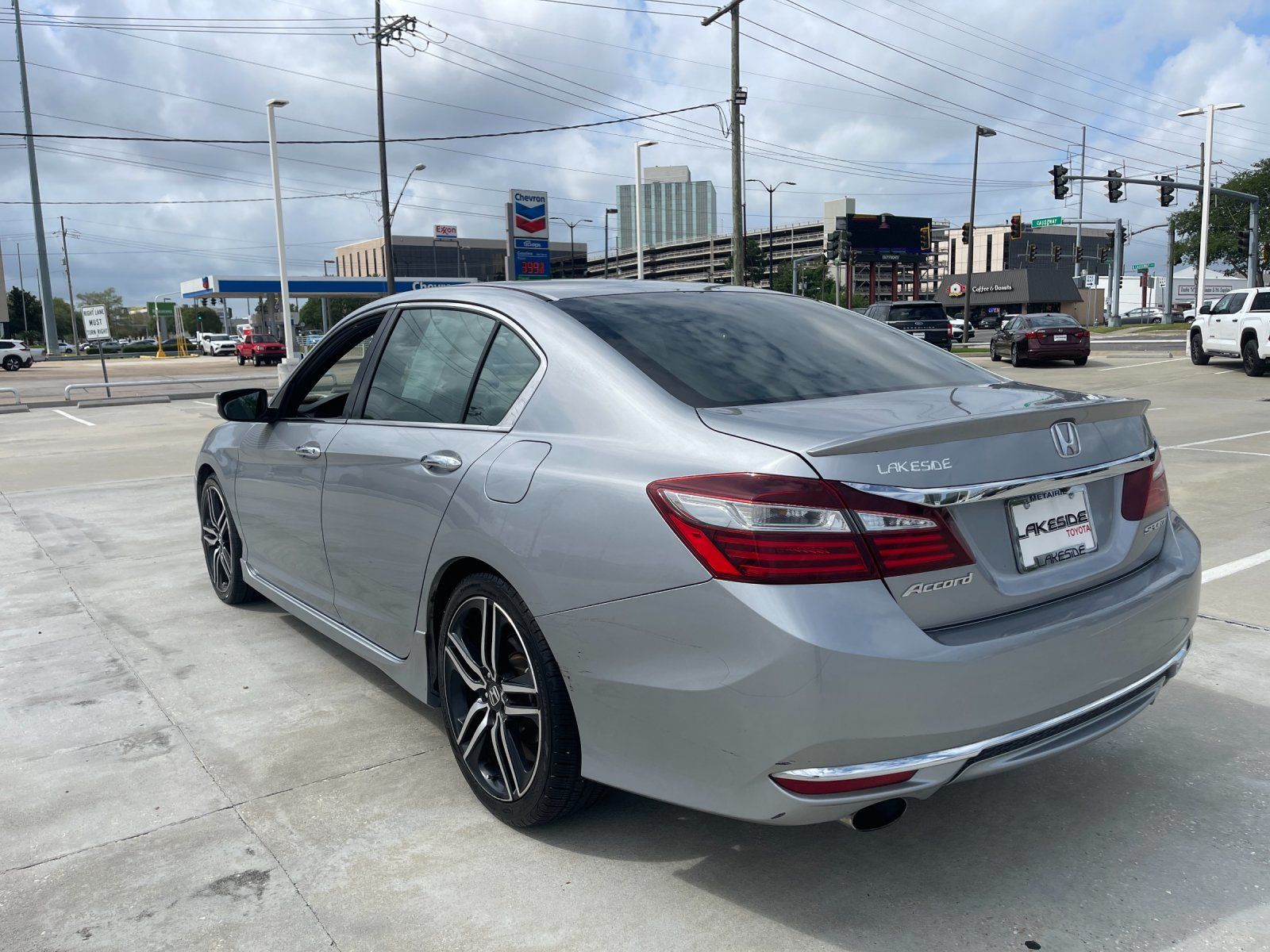 View vehicle photo 4