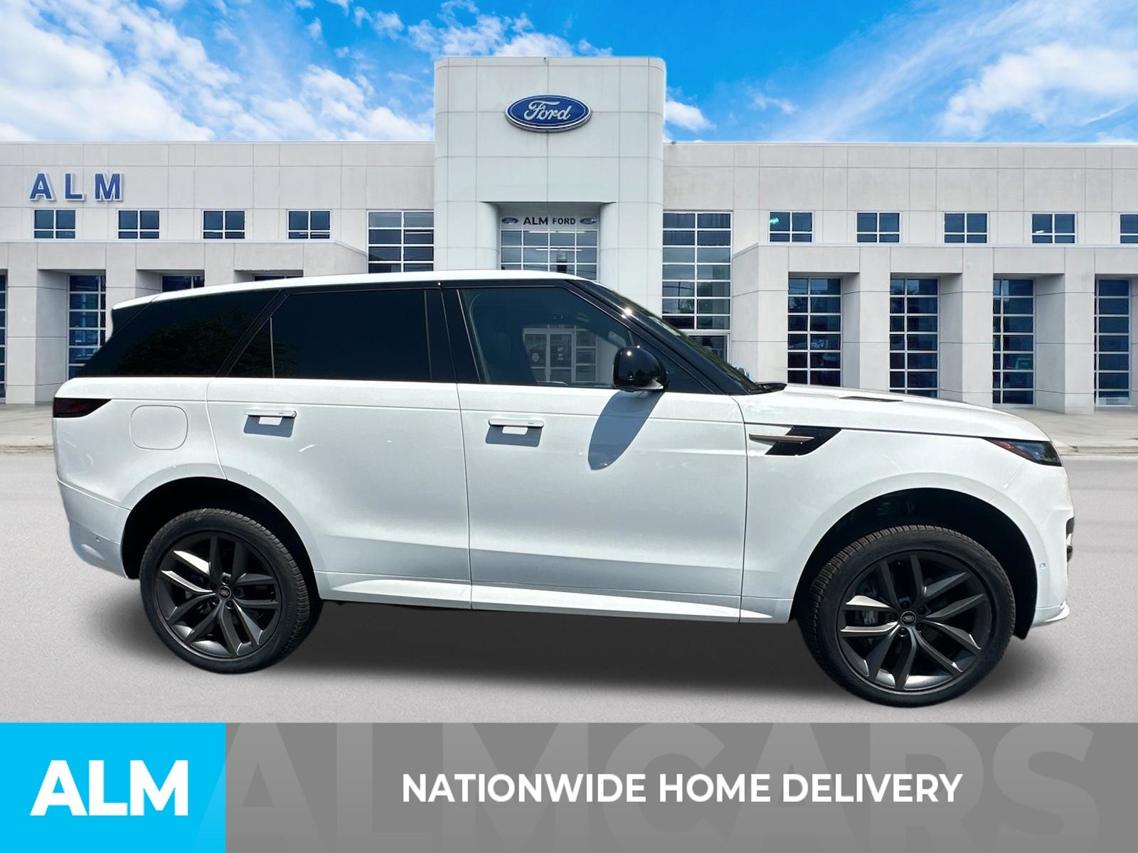 Used 2025 White Land Rover Dynamic SE image 4